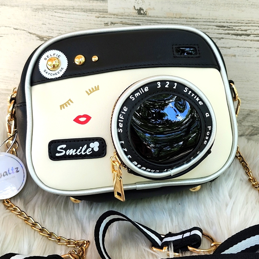 NWT BEWALTZ FLASHY CAMERA BAG